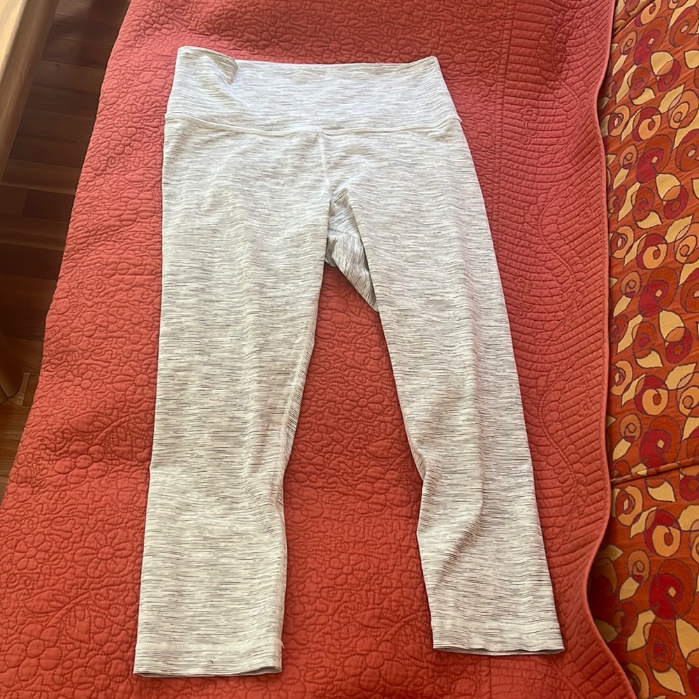 Lululemon gray cropped leggings